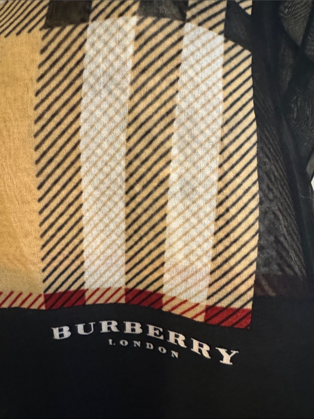 Burberry scarf- Iconic Beige Check and Black Base 💯 Authentic